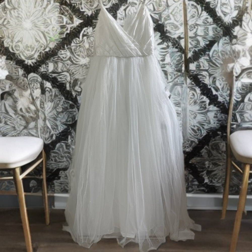 NWT Lulus White Tulle Maxi Dress – Elegant Spaghetti Strap Gown Size Medium